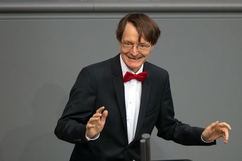 SPD-Gesundheitsexperte Karl Lauterbach spricht im Bundestag