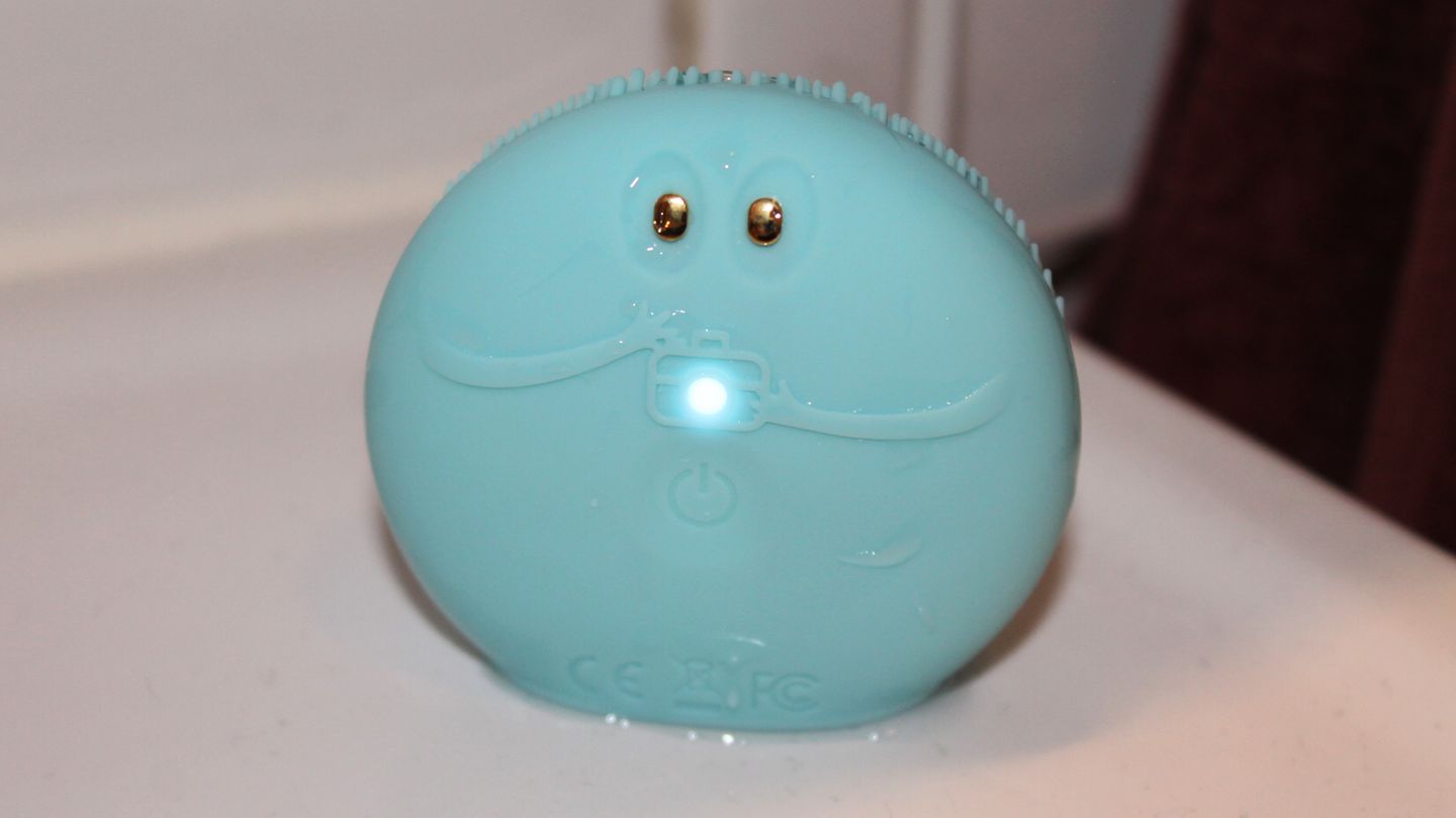 Selbstversuch: Ich teste die innovative Reinigungsbürste "Foreo Luna Fofo"