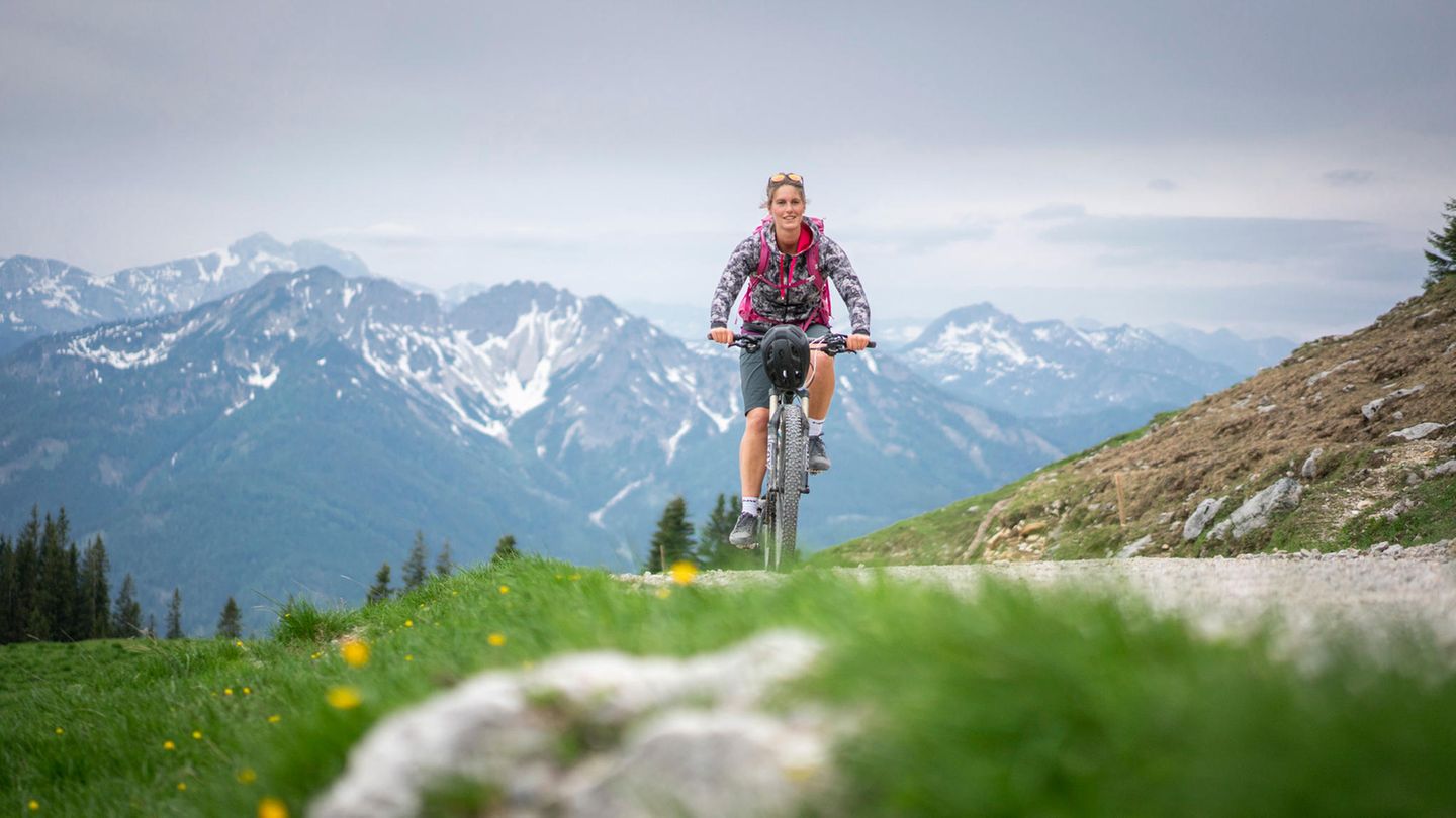 Auf dem Mountainbike durch Bayerns Berge: die 28-jährige Sabrina Stadler