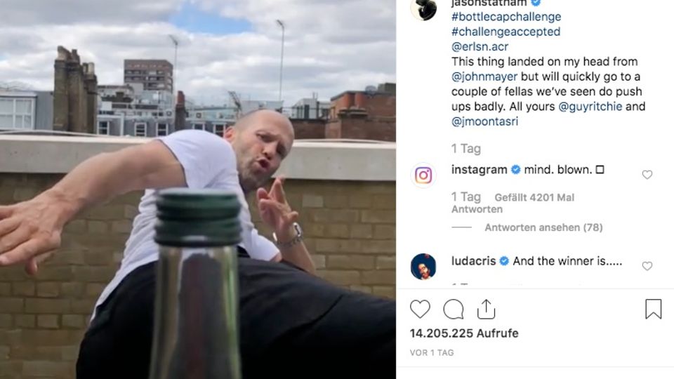 Jason Statham Schauspieler Jason Statham macht die #Bottlecapchallenge
