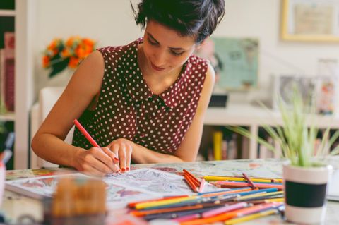 Mit Malbüchern für Erwachsene lassen sich Alltag und Stress vergessen
