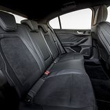 Die Rückbanklehnen sind geteilt umlegbar