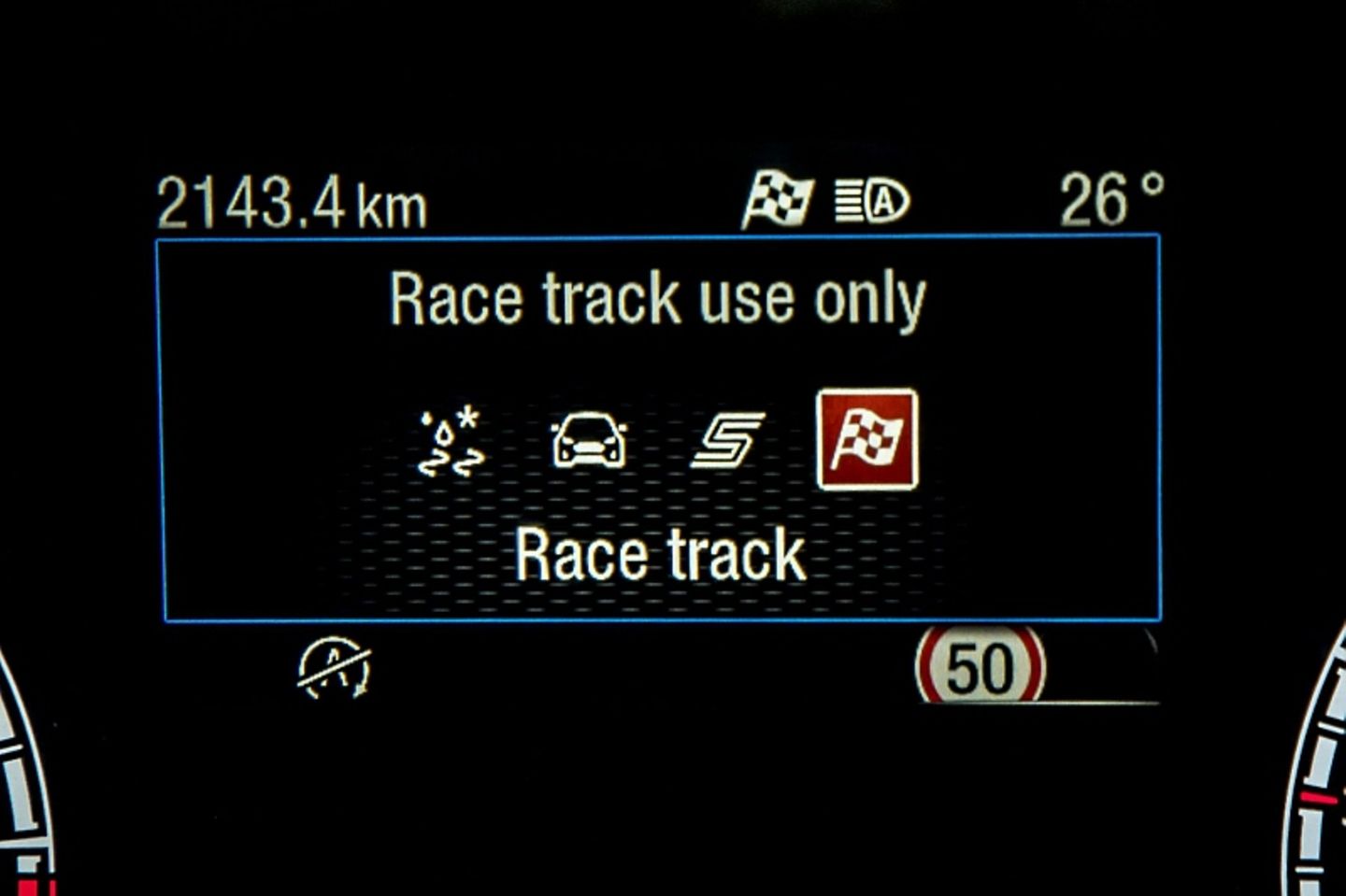 Den Race-Track Fahrmodus ist im Performance Paket enthalten