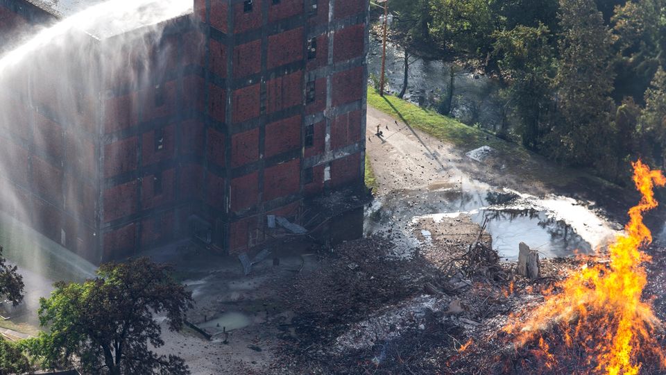 News des Tages: Feuer in Lagerhalle zerstört 45.000 Fässer "Jim Beam"-Whiskey Brand in Whiskey-Lagerhalle