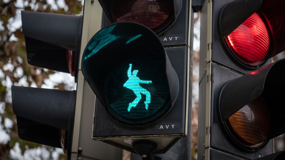 News des Tages: Elvis wird in Bad Nauheim zum Ampelmännchen Elvis-Ampel in Friedberg