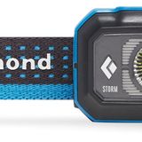 Für die Erleuchtung auf dunklen Wegen sorgt eine Stirnlampe: Die neue Storm375 Headlamp von Black Diamond ist eine robuste, wasser- und staubdichte Stirnlampe für den intensiven Gebrauch. 