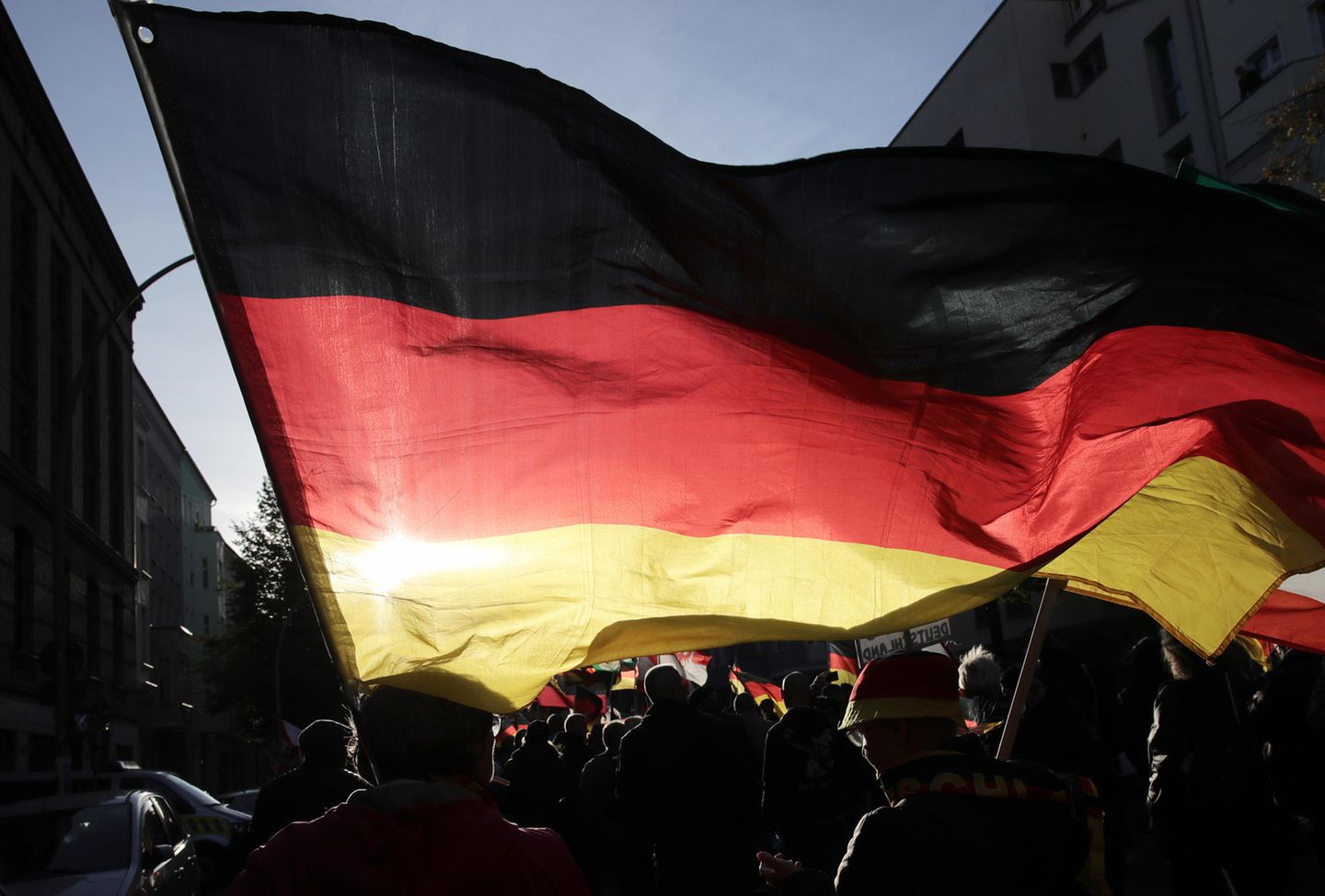 Es ist nicht verboten, die ersten beiden Strophen des Deutschlandlieds zu singen. Als offizielle Hymne gilt aber seit vielen Jahren die bekannte dritte Strophe. (Symbolbild)