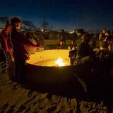 Spaß auf einer selbst organisierten nächtlichen Camp-Party