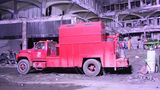 Ein roter Ford-Lkw