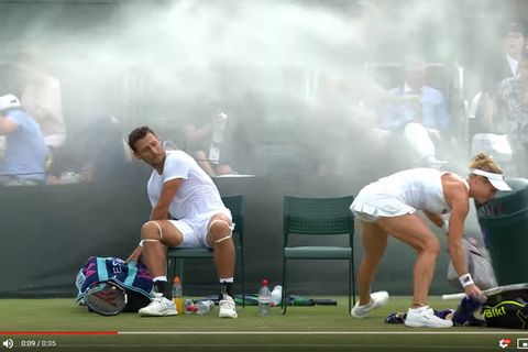 Das Duo Siegemund/Sitak wird in Wimbledon von einem Sprinkler "attackiert"