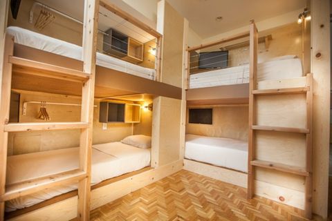 Die Schlafkojen sind klein, das Haus ist aber recht großzügig - es besitzt sogar eine Dachterrasse.