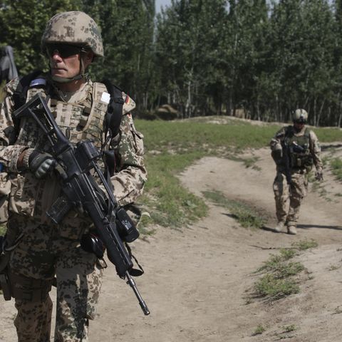 Deutsche Soldaten der Task Force Kunduz führen eine Patrouille durch Afghanistan