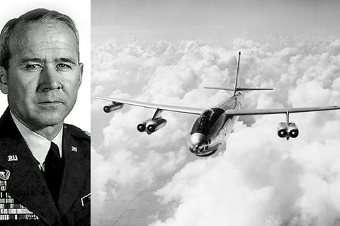 Captain John Lappo und ein Bild eines B-47 Atombombers. Von dem Flug gibt es leider keine Fotos