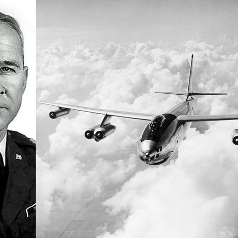 Captain John Lappo und ein Bild eines B-47 Atombombers. Von dem Flug gibt es leider keine Fotos