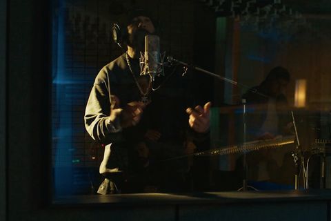 Rap-Urgestein Azad im Studio