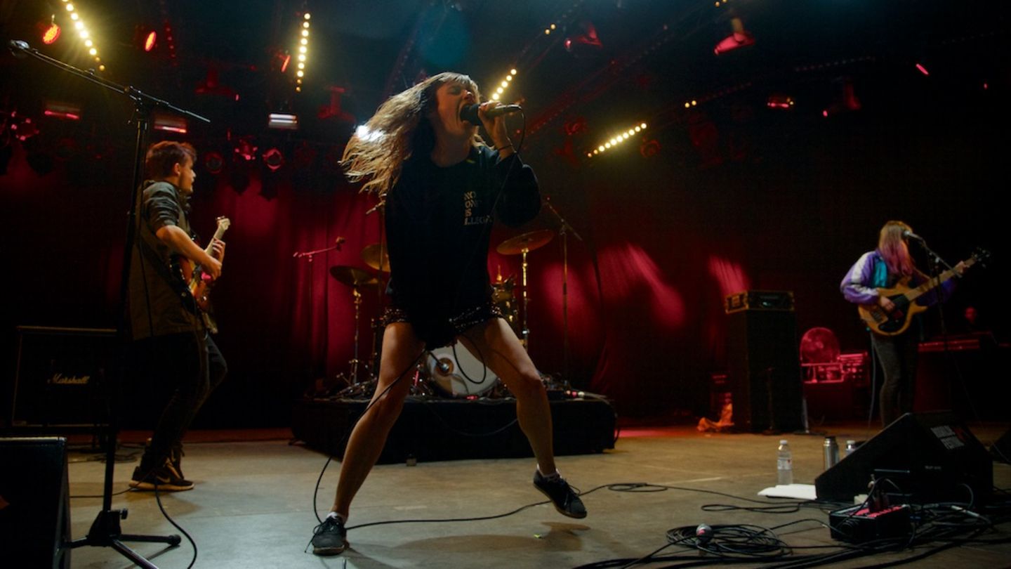 Petrol Girls beim Roskilde Festival 2019