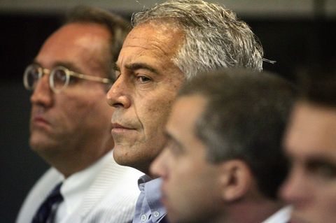 Bereits 2007 ermittelten die Behörden wegen Sexhandels mit Minderjährigen gegen US-Milliardär Jeffrey Epstein