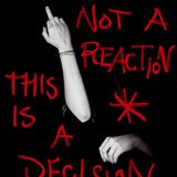 Eine Hand zeigt dem Betrachter den Mittelfinger