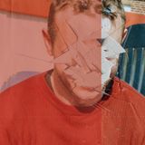 Fotografie eines jungen Mannes, bei der das Gesicht zerkratzt wurde