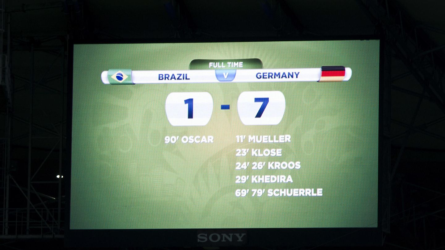 Anzeigetafel mit dem Endstand des WM-Spiels Deutschland - Brasilien