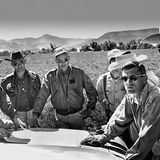 Im Jahre 1963: Präsident John F. Kennedy und Vizepräsident Lyndon Johnson bei einer Besichtigung des Redstone Arsenal in Huntsville im Bundesstaat Alabama, wo das Marshall Space Flight Center der Nasa entstand.
