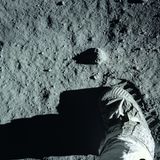 Buzz Aldrins Fußabdruck auf der Mondoberfläche. Von den drei Astronauten der Apollo-11-Mission ist er der einzige, der heute noch lebt. Sein Alter: 89 Jahre.