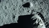 Buzz Aldrins Fußabdruck auf der Mondoberfläche. Von den drei Astronauten der Apollo-11-Mission ist er der einzige, der heute noch lebt. Sein Alter: 89 Jahre.