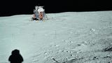 Am 20. Juli 1969: Der Schatten von Neil Armstrong auf dem Mond mit der Landefähre im Hintergrund.