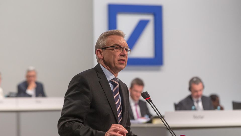 Klaus Nieding: Klaus Nieding ist Rechtsanwalt, Fachanwalt für Bank- und Kapitalmarktrecht sowie Vizepräsident der Deutschen Schutzvereinigung für Wertpapierbesitz. Er begleitet die Deutsche-Bank-Hauptversammlungen seit 1994. Klaus Nieding ist Rechtsanwalt, Fachanwalt für Bank- und Kapitalmarktrecht sowie Vizepräsident der Deutschen Schutzvereinigung für Wertpapierbesitz. Er begleitet die Deutsche-Bank-Hauptversammlungen seit 1994.