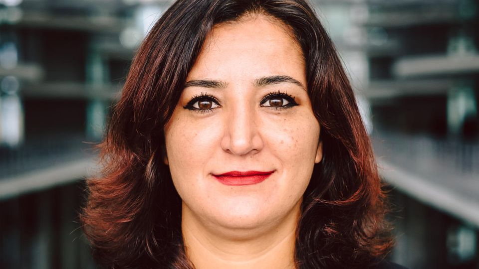 Gökay Akbulut Gökay Akbulut ist integrations- und migrationspolitische Sprecherin der Bundestagsfraktion Die Linke