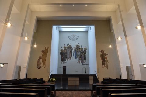 Der Altarraum der Heilig-Geist-Kirche
