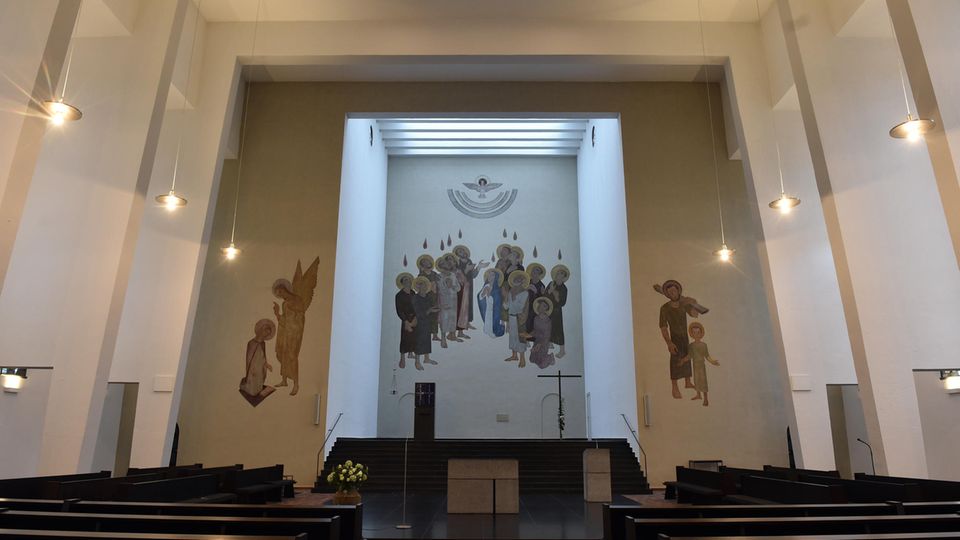 Der Altarraum der Heilig-Geist-Kirche