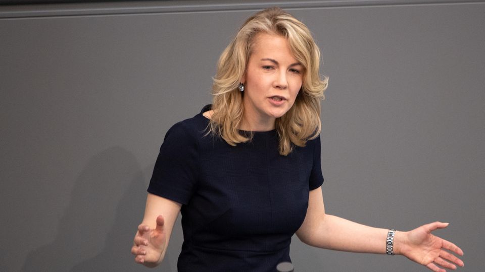 Linda Teuteberg FDP Linda Teuteberg ist FDP-Generalsekretärin und Sprecherin für Migration der FDP-Bundestagsfraktion