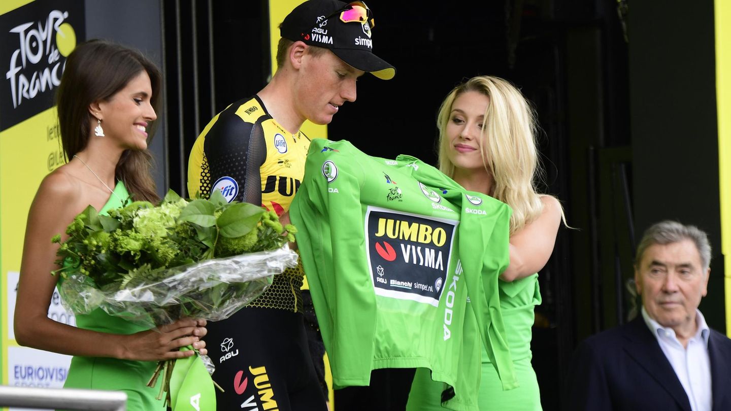 Mann auf dem Siegerpodest bei der Tour de France