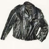 Eine gute Lederjacke im Schrank ist ein Muss