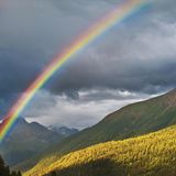 Regenbogen in den Bergen