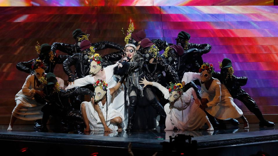 Überladene Show, schwache Stimme: Für ihren Auftritt beim "Eurovision Song Contest" im Mai in Tel Aviv erntete Madonna viel Häme 