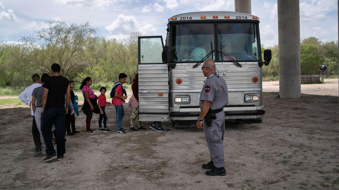 Migranten in den USA und Polizei