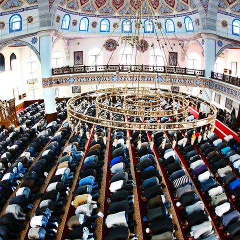 Muslime beten in der Merkez-Moschee in Duisburg. In Deutschland stößt der Islam weiter auf große Vorbehalte. 