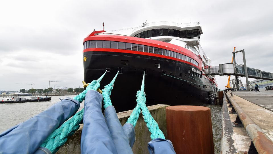 MS Roald Amundsen MS Roald Amundsen