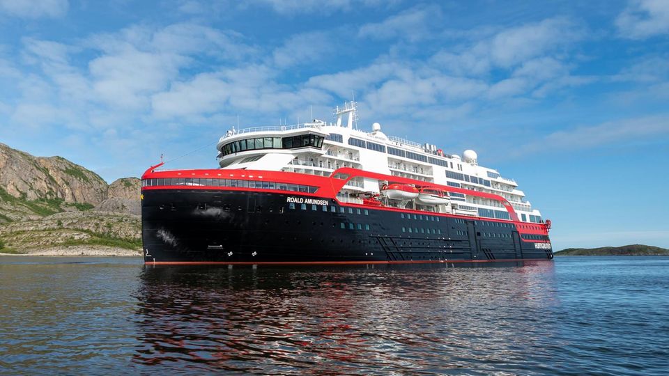 "Roald Amundsen" von Hurtigruten