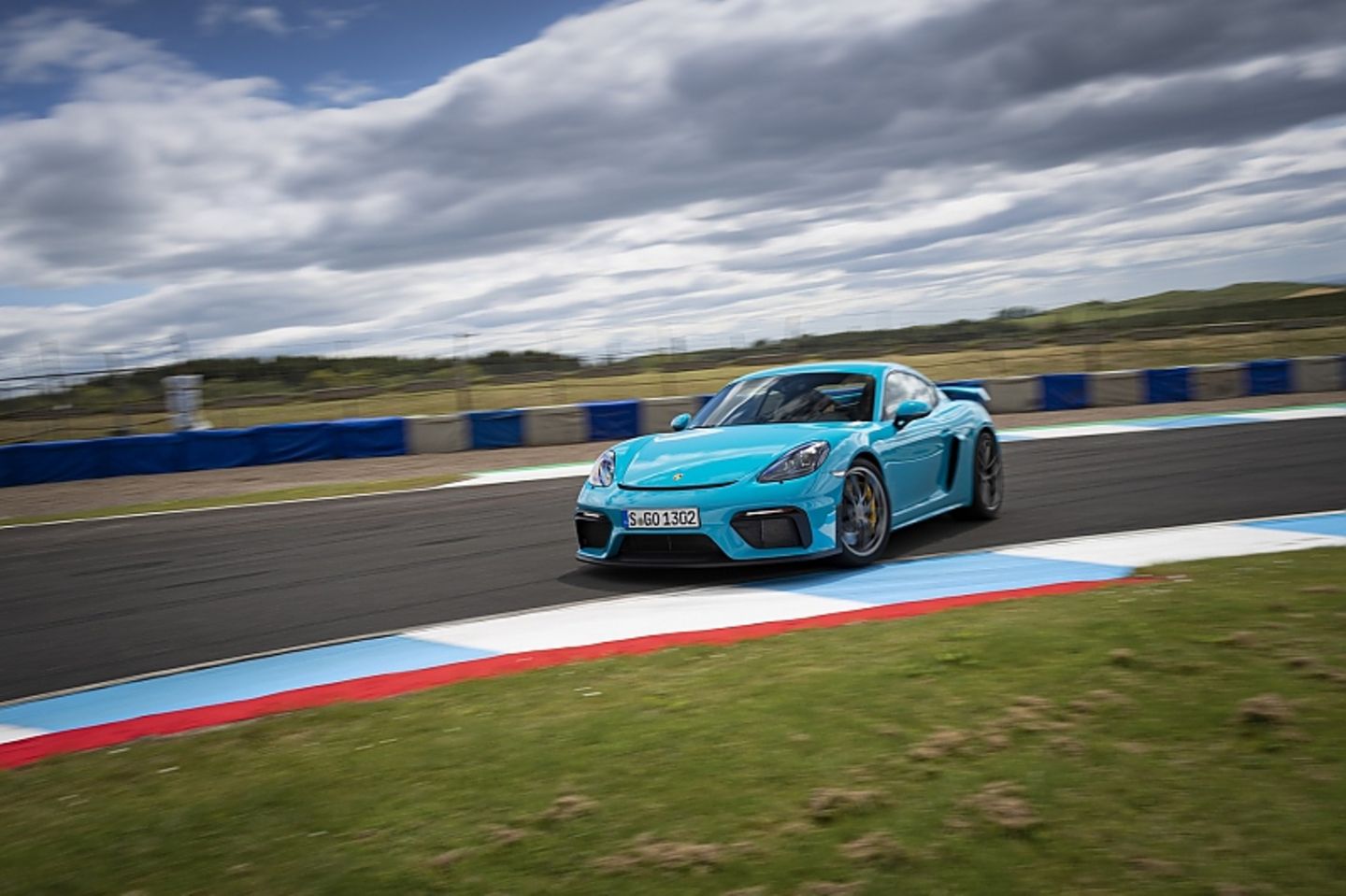 Der Porsche 718 Cayman GT4 ist bis zu 304 km/h schnell