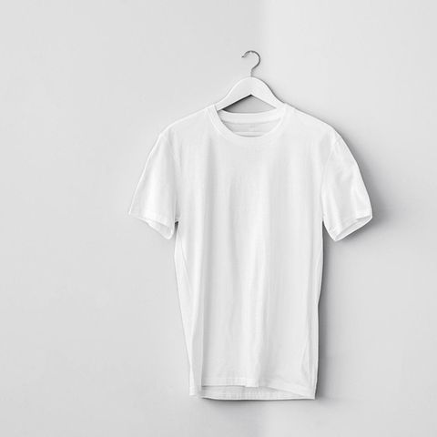 Tshirt hängt an Wand