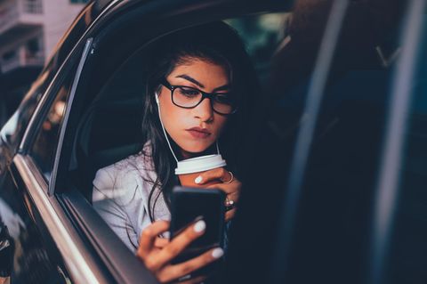 Frau in Auto