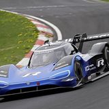 VW jagt mit dem Leuchtturm Elektromobil ID. R auf der ganzen Welt nach Bestszeiten