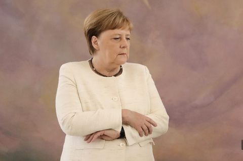 Bundeskanzlerin Angela Merkel während eines ihrer Zitteranfälle