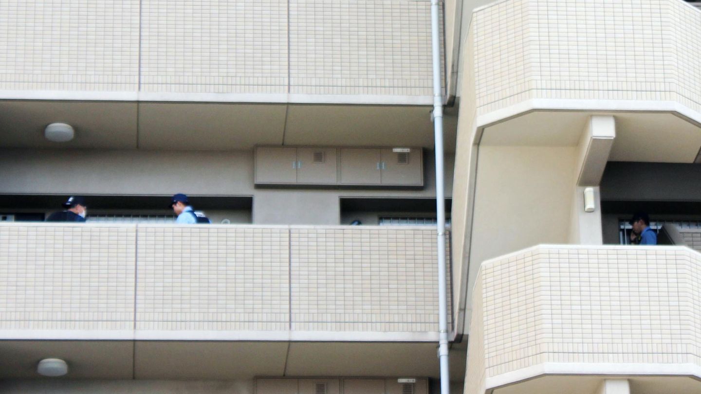 23. August 2016: Polizisten durchsuchen die Wohnung, in der die Familie gelebt hatte