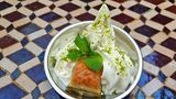 Das Beste kommt zum Schluss: Ayran-Soft-Eis mit Baklava