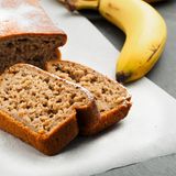 Abnehmen: Bananenbrot steht auf einem Tisch