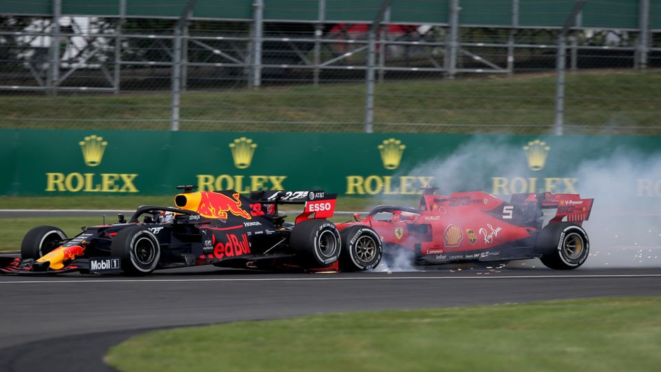 Vettel crasht Max Verstappen ins Heck und macht sich und dem Konkurrenten das Rennen kaputt Vettel crasht Max Verstappen ins Heck und macht sich und dem Konkurrenten das Rennen kaputt